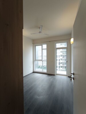 Room in 3 BHK Apartment at Ireo The Corridors, Sector 67a – for Rent