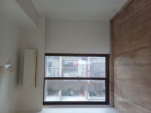 Room in 5 BHK Apartment at DLH Sorrento, Veera Desai Road – for Sale
