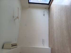 Room in 5 BHK Apartment at DLH Sorrento, Veera Desai Road – for Sale