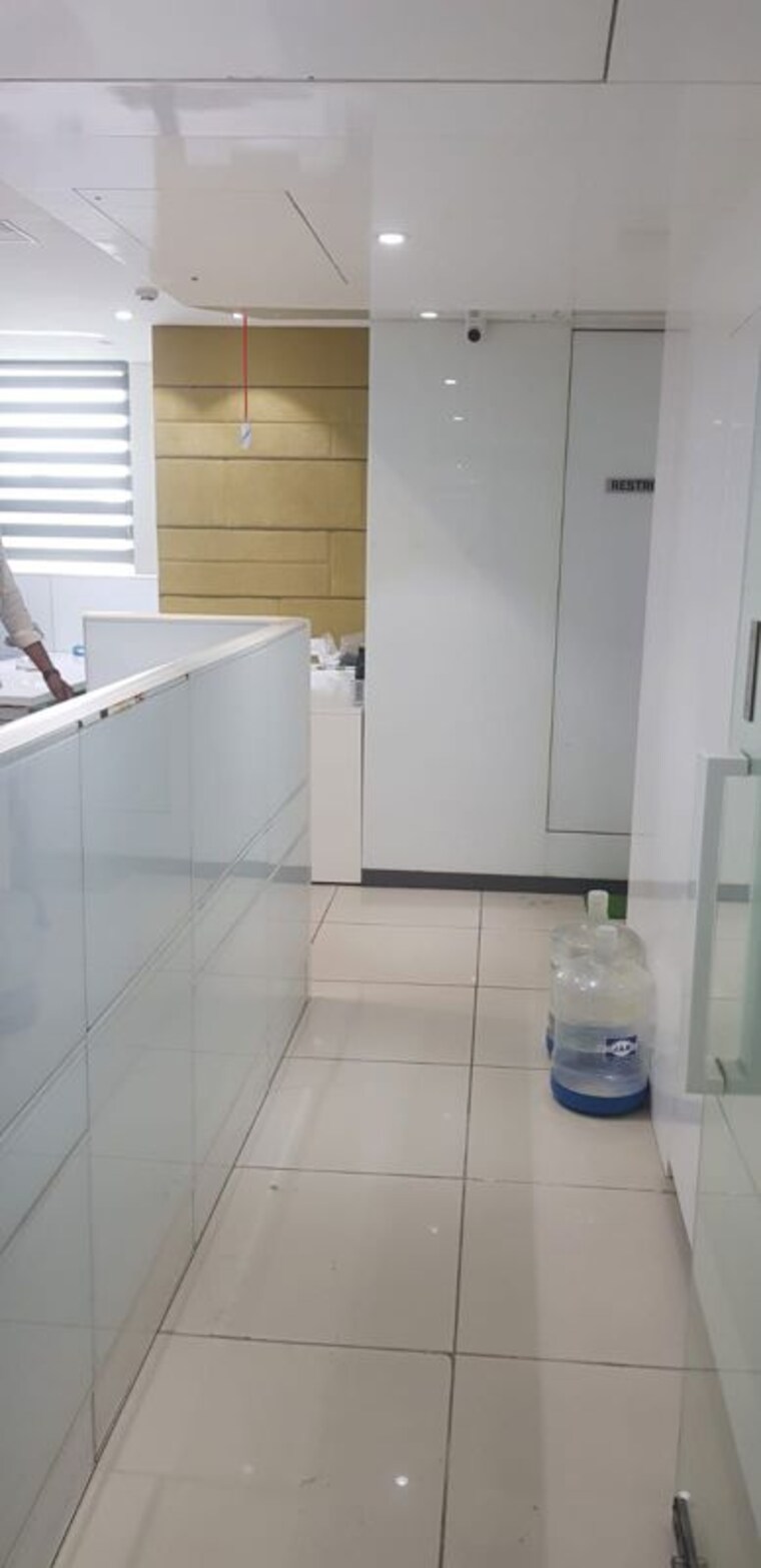 Bathroom, savvy-shapath-v Commercial Office Space 1250 Sq.Ft. In Prahlad Nagar Ahmedabad 10658725