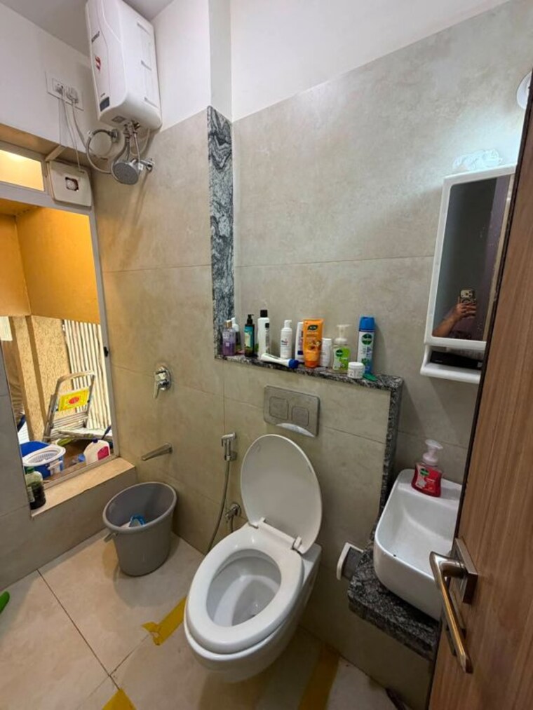 Bathroom, bharat-arize 2.5 Bedroom 550 Sq.Ft. Apartment In Goregaon West Mumbai 10658674