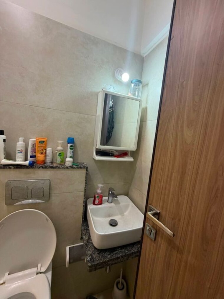 Washroom, bharat-arize 2.5 Bedroom 550 Sq.Ft. Apartment In Goregaon West Mumbai 10658674