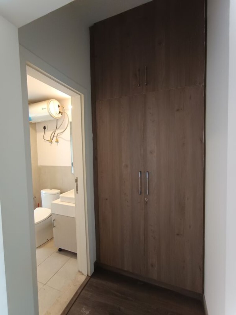 Bathroom, ireo-the-corridors 3 Bedroom 1852 Sq.Ft. Apartment In Sector 67a Gurgaon 10658750