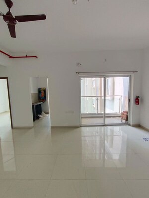 Room in 2 BHK Apartment at Runwal The Central Park, Chinchwad – for Rent