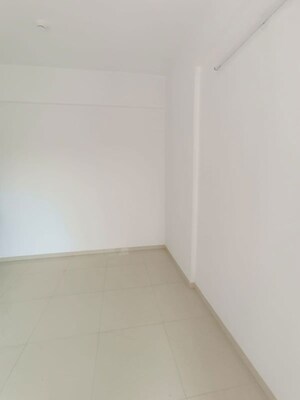 Room in 2 BHK Apartment at Runwal The Central Park, Chinchwad – for Rent