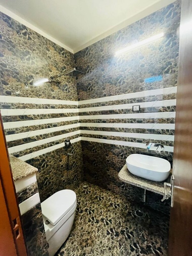 Bathroom, sector 40 Studio 652 Sq.Ft. Builder Floor In Sector 40 Gurgaon 10658768