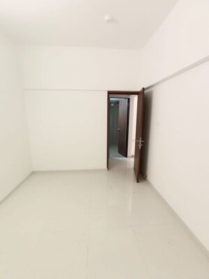 Room in 2 BHK Apartment at Runwal The Central Park, Chinchwad – for Rent