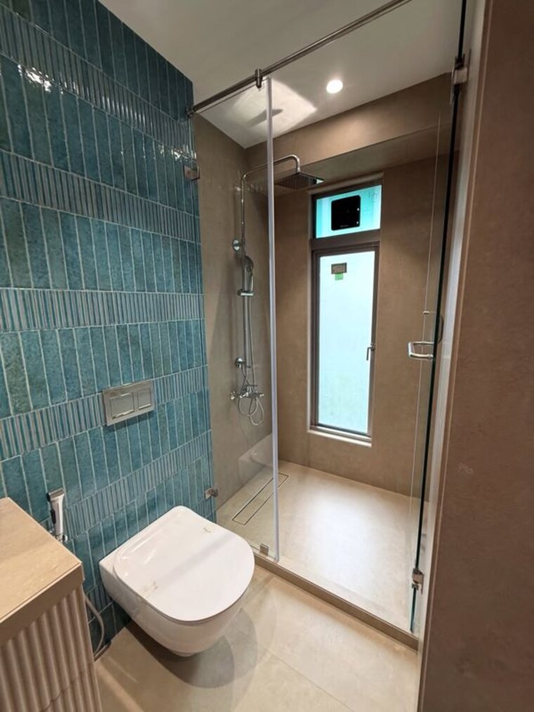 Bathroom, windsor-grande-residences 5 Bedroom 4600 Sq.Ft. Apartment In Andheri West Mumbai 10658740