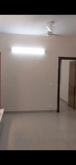 Room in 2.5 BHK Apartment at Amrapali O2 Valley, Tech Zone 4 Greater Noida – for Rent