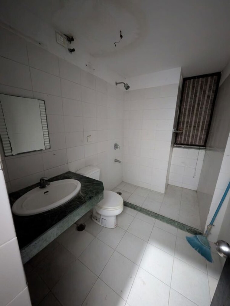 Bathroom, puri-pranayam 3 Bedroom 1857 Sq.Ft. Apartment In Sector 82 Faridabad 10658810