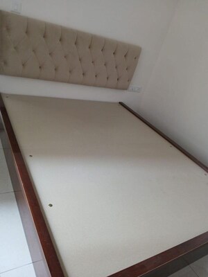 Room in 2.5 BHK Apartment at Provident Capella, Whitefield – for Rent