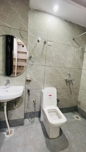 Bathroom in 1 BHK Builder Floor at Sector 31 – for Rent