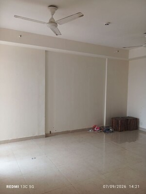 Room in 2 BHK Apartment at Signature Global Prime, Sector 63a – for Sale