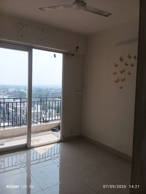 Room in 2 BHK Apartment at Signature Global Prime, Sector 63a – for Sale