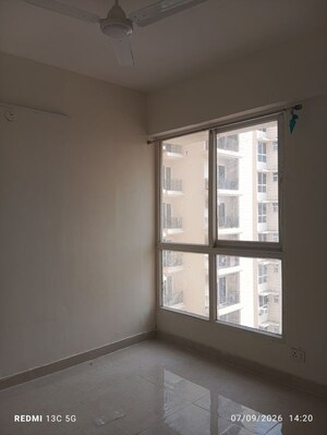 Room in 2 BHK Apartment at Signature Global Prime, Sector 63a – for Sale