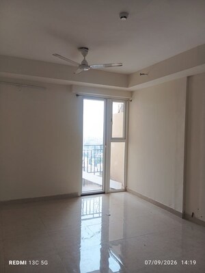 Room in 2 BHK Apartment at Signature Global Prime, Sector 63a – for Sale