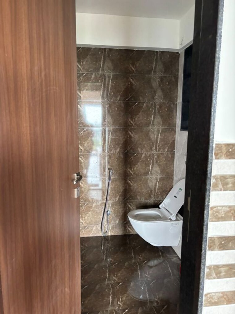 Bathroom, godrej-park-ridge 2 Bedroom 503 Sq.Ft. Apartment In Manjari Pune 10658984