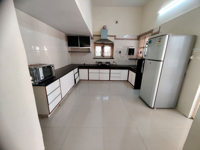 Kitchen, memnagar 4 Bedroom 400 Sq.Yd. Villa In Memnagar Ahmedabad 10658976
