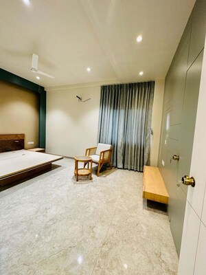 Room in 4 BHK Villa at Bhayli – for Sale