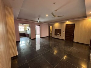 Parking in 3 BHK Builder Floor at RWA Residential Society Sector 46, Sector 46 – for Rent