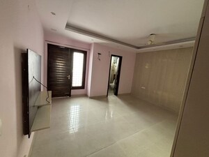 Room in 3 BHK Builder Floor at RWA Residential Society Sector 46, Sector 46 – for Rent