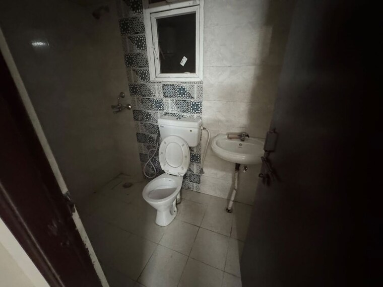 Bathroom, signature-global-proxima 2 Bedroom 685 Sq.Ft. Apartment In Sector 89 Gurgaon 10659025