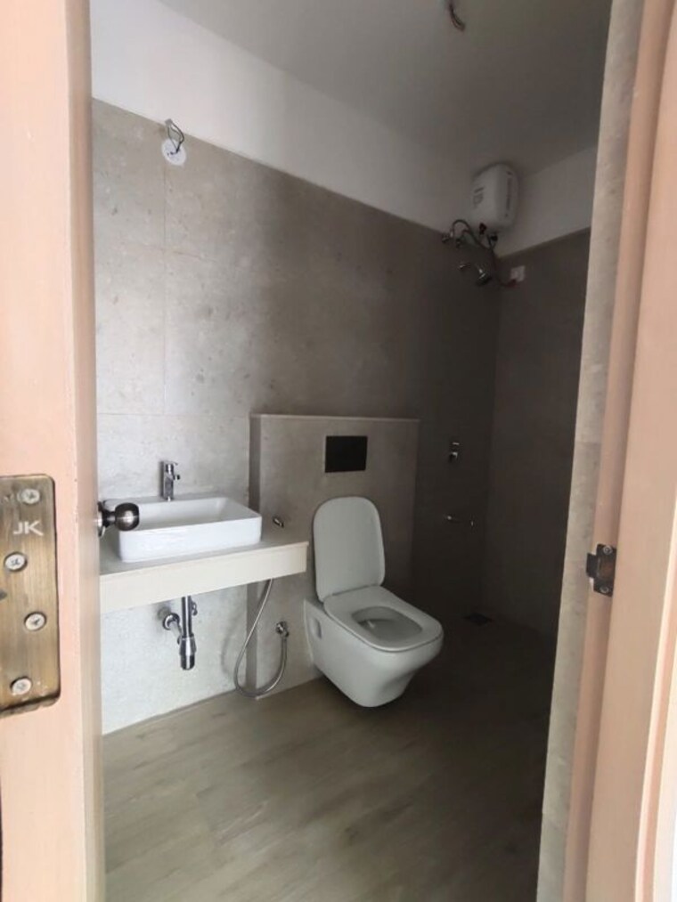 Bathroom, chembur 2 Bedroom 770 Sq.Ft. Apartment In Chembur Mumbai 10658974