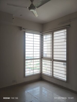Room in 2 BHK Apartment at Signature Global Prime, Sector 63a – for Sale
