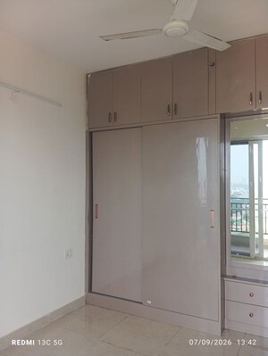 Room in 2 BHK Apartment at Signature Global Prime, Sector 63a – for Sale