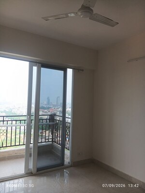 Room in 2 BHK Apartment at Signature Global Prime, Sector 63a – for Sale