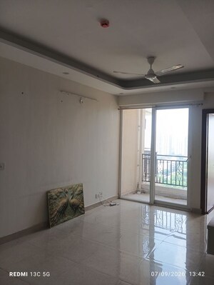 Room in 2 BHK Apartment at Signature Global Prime, Sector 63a – for Sale
