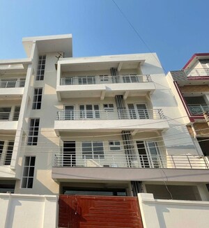 2 BHK Builder Floor For Rent in Aman Vihar