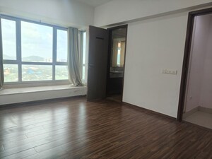 Room in 2 BHK Apartment at DB Woods, Goregaon East – for Rent
