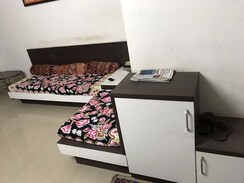 1 BHK Apartment For Rent in Mayur Colony