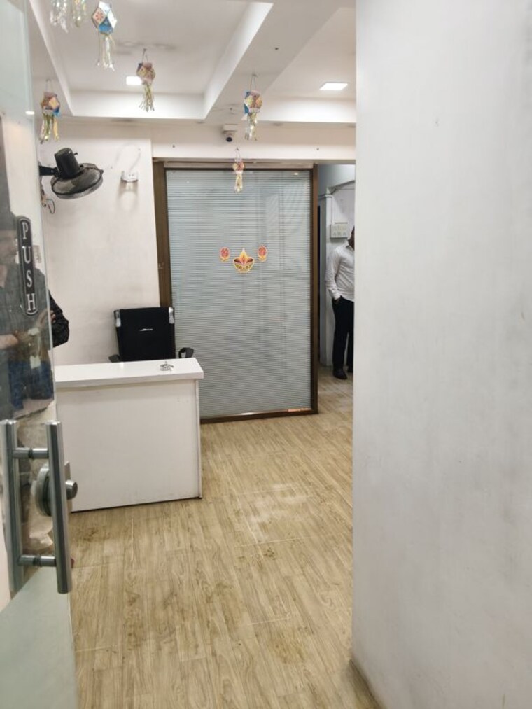 undefined, thane west Commercial Office Space 800 Sq.Ft. In Thane West Thane 10659147