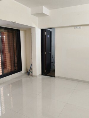 Room in  Office Space at Thane West – for Rent