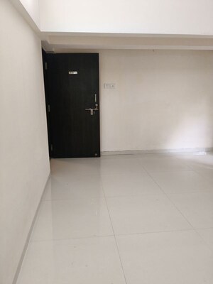 Room in  Office Space at Thane West – for Rent