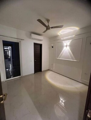 Room in 3 BHK Apartment at Smart World Orchard, Sector 61 – for Rent