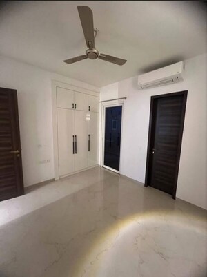 Room in 3 BHK Apartment at Smart World Orchard, Sector 61 – for Rent