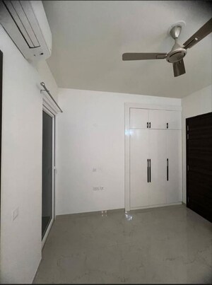 Room in 3 BHK Apartment at Smart World Orchard, Sector 61 – for Rent