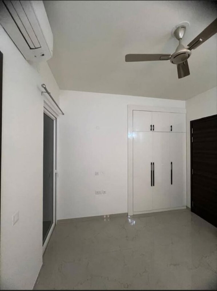 Room, smart-world-orchard 3 Bedroom 1680 Sq.Ft. Apartment In Sector 61 Gurgaon 10659151