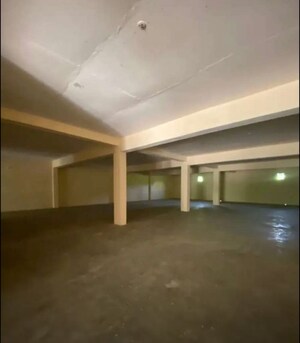 Room in  Showroom at Bariatu – for Rent