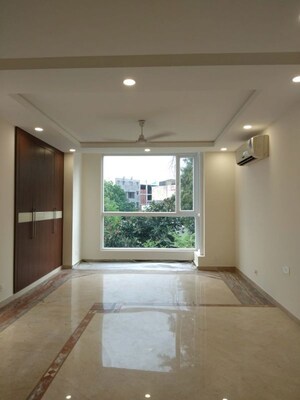Room in 4 BHK Builder Floor at Chittaranjan Park – for Rent