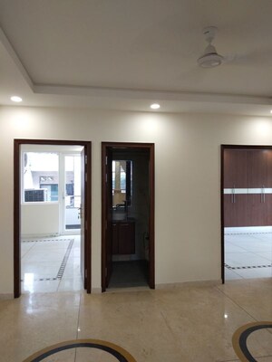 Room in 4 BHK Builder Floor at Chittaranjan Park – for Rent