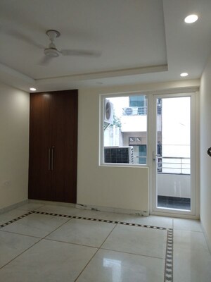 Room in 4 BHK Builder Floor at Chittaranjan Park – for Rent