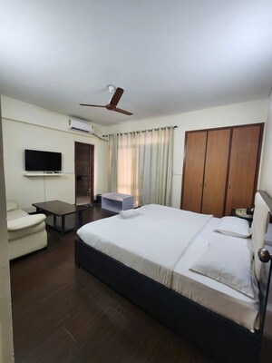 Bedroom in 5 BHK Apartment at Suncity Essel Tower, Sector 28 – for Sale