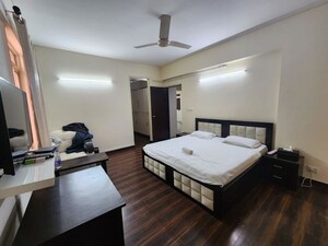 Bedroom in 5 BHK Apartment at Suncity Essel Tower, Sector 28 – for Sale