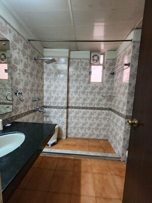 Attached Bathroom in 5 BHK Apartment at Suncity Essel Tower, Sector 28 – for Sale