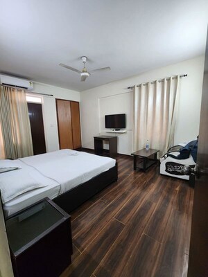 Bedroom in 5 BHK Apartment at Suncity Essel Tower, Sector 28 – for Sale