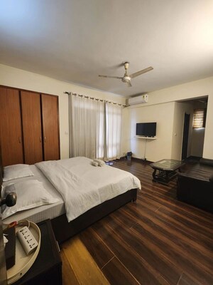 Bedroom in 5 BHK Apartment at Suncity Essel Tower, Sector 28 – for Sale
